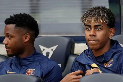 Hansi Flick khiến 3 sao Barca bất mãn, đá thúng đụng nia