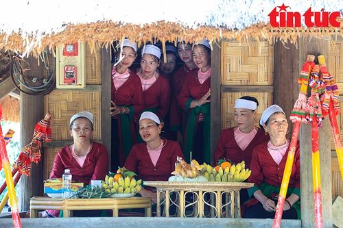 Bản sắc văn hóa người Thổ qua Lễ Mừng Cơm Mới