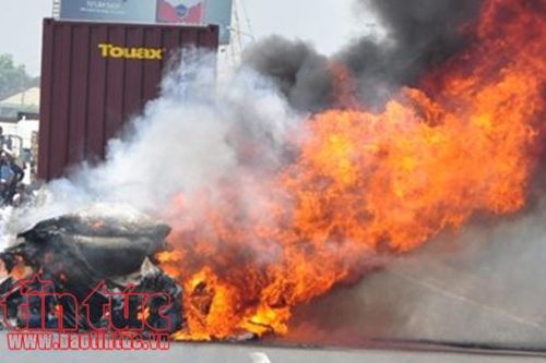 Hà Nội: Một ngày hai vụ cháy xe ô tô