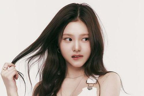 Lần đầu tiên Kpop xuất hiện nữ idol người Malaysia