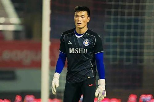 Thủ môn Bùi Tiến Dũng hóa người hùng