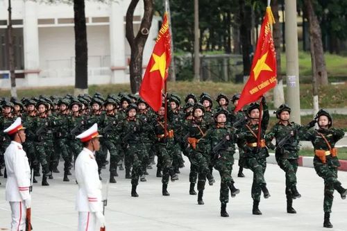 Khi lịch sử 'bị làm phiền' và bài học về lòng biết ơn