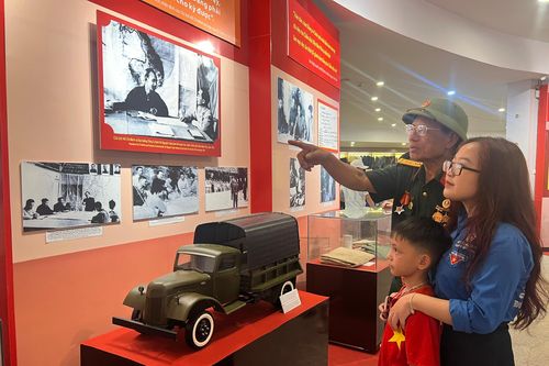 Sau một tháng du lịch vào mùa
