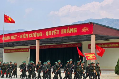 Vượt nắng thắng mưa, say sưa luyện tập