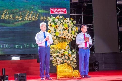 Huyện Xuân Lộc kỷ niệm 50 năm giải phóng với màn bắn pháo hoa tầm cao ấn tượng