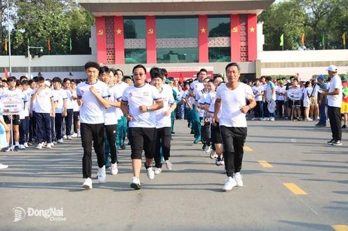 Hơn 1 ngàn người tham gia Lễ phát động Ngày chạy Olympic vì sức khỏe toàn dân, giải chạy đều tập thể thành phố Biên Hòa năm 2025