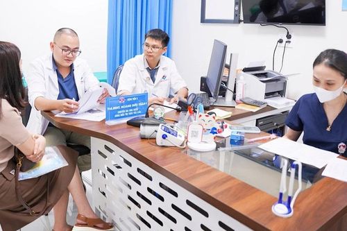 Khám-chữa bệnh cùng chuyên gia, tiện lợi cho người dân