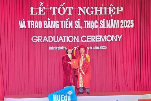 Trường Đại học Sư phạm trao bằng tiến sĩ, thạc sĩ cho 445 học viên