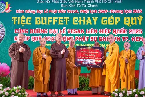 Hơn 2.000 người tham dự buffet chay lần 3 do Ban Kinh tế - Tài chánh GHPGVN TP.HCM tổ chức