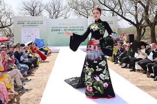 Áo dài Việt Nam tỏa sáng tại Bắc Kinh