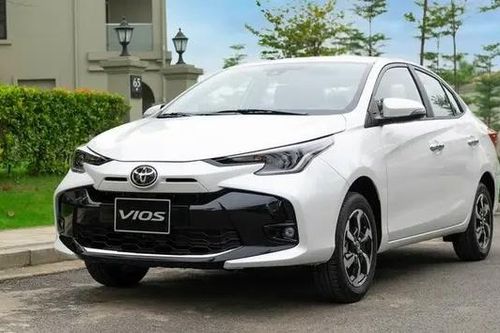 Năm mẫu sedan vẫn còn phiên bản số sàn giá rẻ