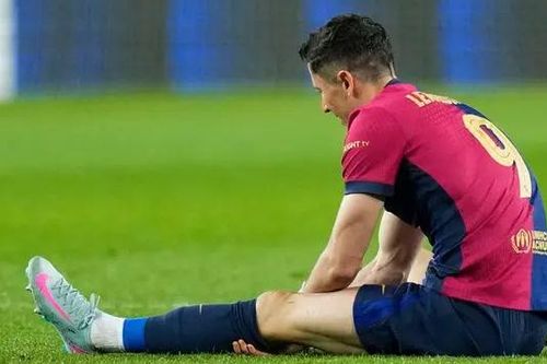 Barcelona nhận tin xấu với chấn thương của Lewandowski