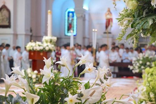 Không khí mừng Lễ Phục Sinh vui tươi tại nhà thờ Công giáo