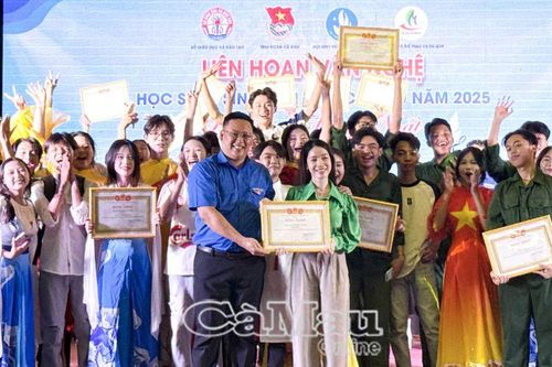 Liên hoan văn nghệ học sinh sinh viên năm 2025: Huyện Trần Văn Thời đoạt giải Nhất toàn đoàn