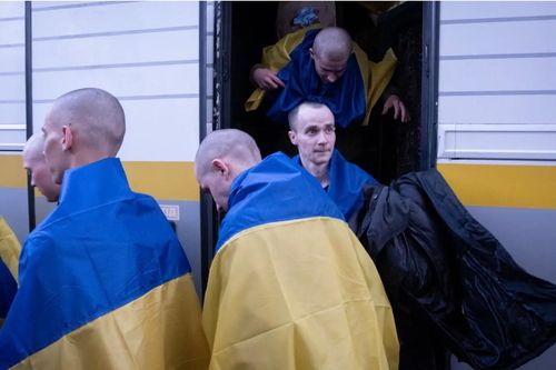 Nga - Ukraine trao đổi gần 500 tù binh