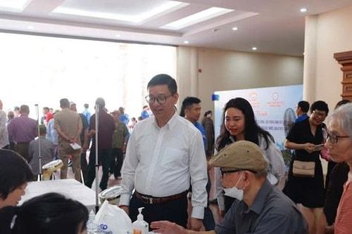 Thanh Trì khám bệnh, cấp thuốc miễn phí cho 322 người tham gia kháng chiến chống Mỹ