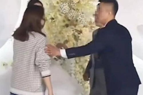 Chia tay sau 7 năm yêu, bạn trai lấy vợ mới chỉ sau một tháng: Cô hối hận vì đã im lặng trước yêu cầu vô lý của bố mẹ