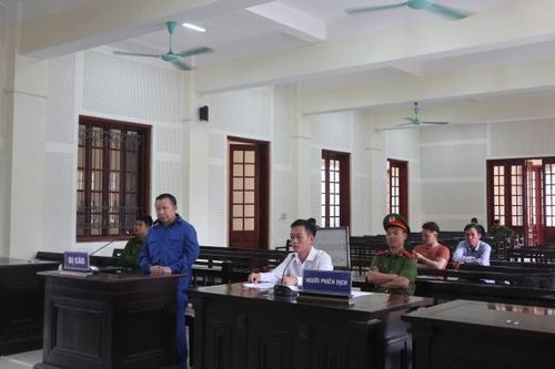 Hám lợi đổ lỗi cho nghèo!