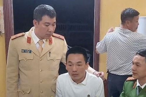 Nam tài xế bị phát hiện sử dụng giấy tờ giả, dương tính chất ma túy