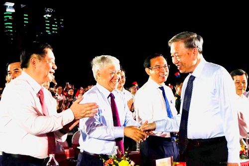Tổng Bí thư Tô Lâm dự Chương trình nghệ thuật 'Đất nước trọn niềm vui'