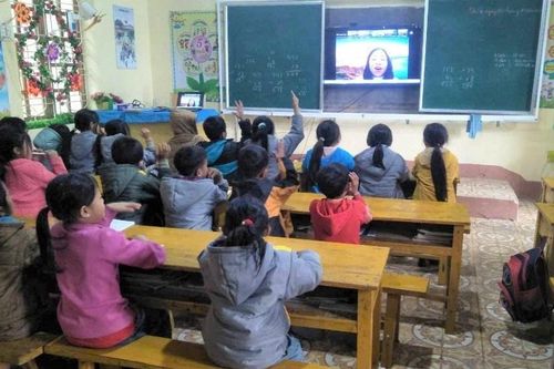 Chung tay 'xóa' trắng giáo viên tiếng Anh vùng cao