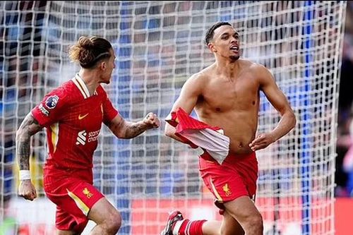 Trent Alexander-Arnold giúp Liverpool tiến gần ngôi vương, đẩy Leicester chính thức xuống hạng