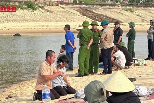 Tìm thấy thi thể hai học sinh mất tích khi tắm ở sông Dinh