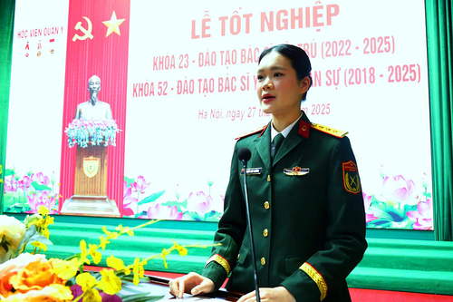Nữ thủ khoa được phong quân hàm Thượng úy