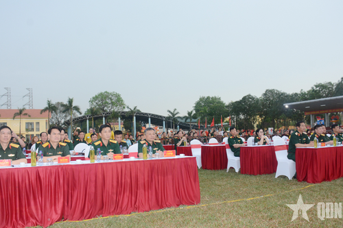 Thượng tướng Lê Quang Minh tổng duyệt chương trình Giao lưu 'Viết tiếp bản hùng ca toàn thắng'