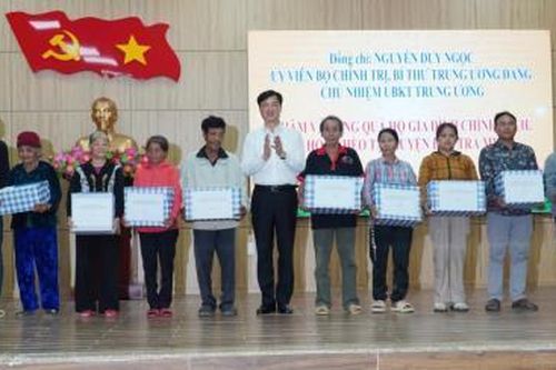 Chủ nhiệm Ủy ban Kiểm tra Trung ương Nguyễn Duy Ngọc thăm Di tích Ban Kiểm tra Khu ủy Khu 5