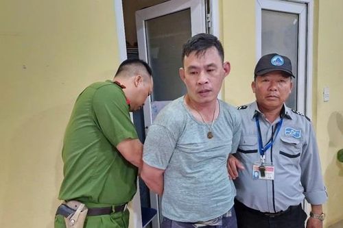 'Me' khách tắm biển