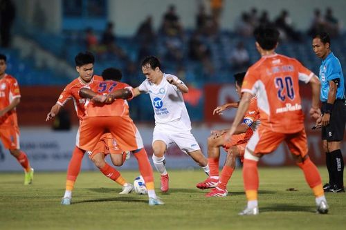 Hà Nội FC phả hơi nóng vào gáy Nam Định