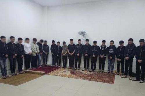 Nhóm 'báo thủ' dùng hung khí gây rối