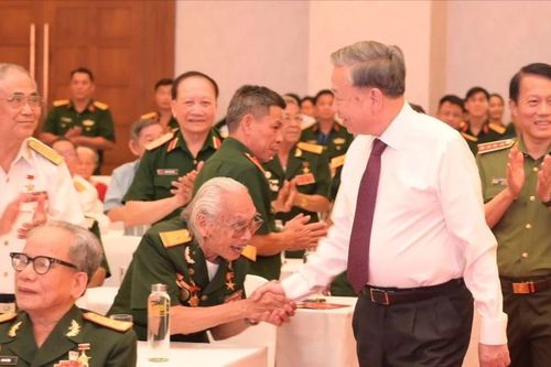 Tổng Bí thư Tô Lâm gặp mặt các tướng lĩnh tham gia Chiến dịch Hồ Chí Minh