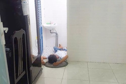 Người đàn ông tử vong trong nhà nghỉ, cạnh vỉ thuốc màu xanh
