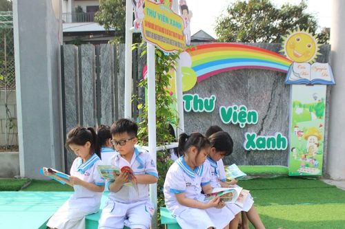 Ngắm không gian đọc sách từ lớp ra tận sân trường
