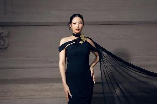 Hoa hậu Ngọc Hân xinh đẹp rạng ngời khi mang thai tháng thứ 5