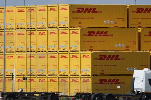 Ông trùm logistic DHL tạm dừng một số dịch vụ giao hàng bưu kiện đến Hoa Kỳ