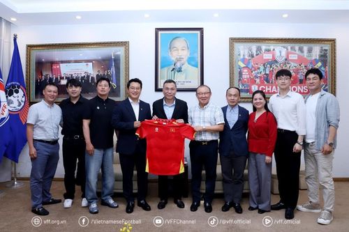 Ông Park Hang Seo dẫn đầu đoàn LĐBĐ Hàn Quốc thăm và làm việc với VFF