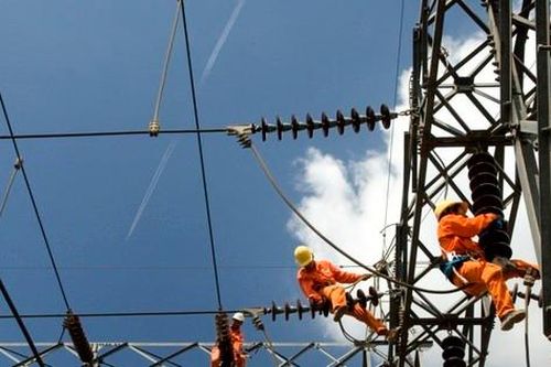 Miền Nam vào cao điểm nắng nóng, nhu cầu điện tăng mạnh