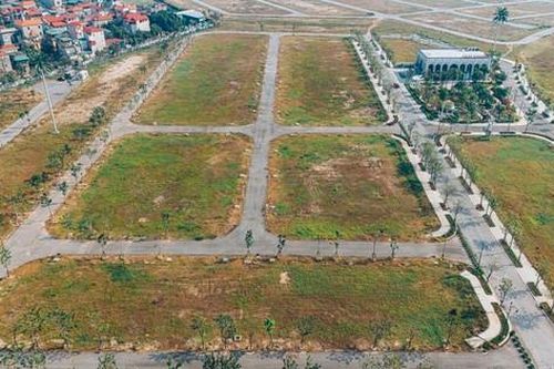 Giá nhà đất trung tâm cao, nhà đầu tư Hà Nội 'đánh bắt xa bờ'