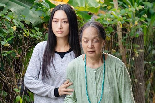 Diễn viên Quỳnh Thy gây xúc động khi đóng vai con gái NSND Lê Khanh
