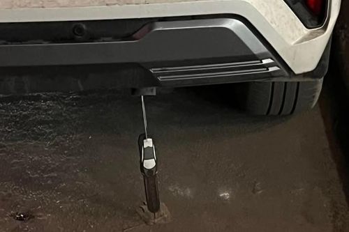 Tác dụng của dây tiếp địa chống tĩnh điện trên ô tô là gì?