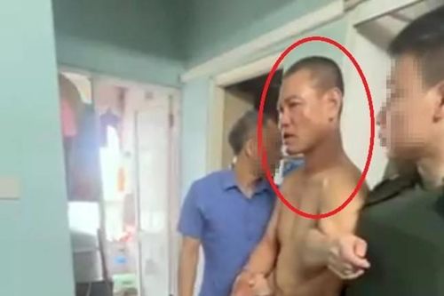 Khống chế đối tượng dùng dao đâm người rồi cố thủ trong căn hộ