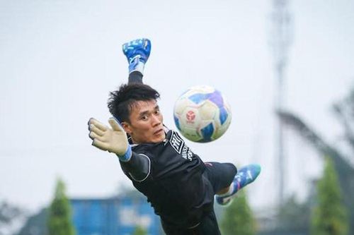Thủ môn Bùi Tiến Dũng hóa người hùng; Bại tướng của U17 Việt Nam vô địch châu Á