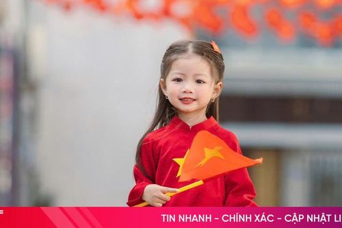'Em bé yêu nước' lan tỏa khắp mạng xã hội trước thềm đại lễ 30/4