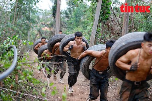 Vào 'lò luyện đặc nhiệm' chống khủng bố của Bộ Công an