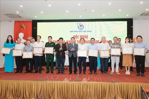 Hội Nhà báo Việt Nam: Chủ động khen thưởng đột xuất các tập thể, cá nhân có thành tích xuất sắc