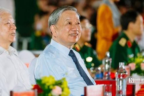 Nghệ thuật và lịch sử hòa quyện trong đêm diễn 'Đất nước trọn niềm vui' quy tụ hơn 1.000 nghệ sĩ