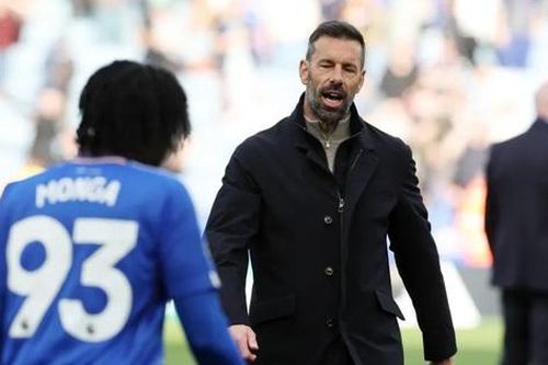 CĐV kinh ngạc trước những gì Van Nistelrooy đã làm sau khi Leicester xuống hạng